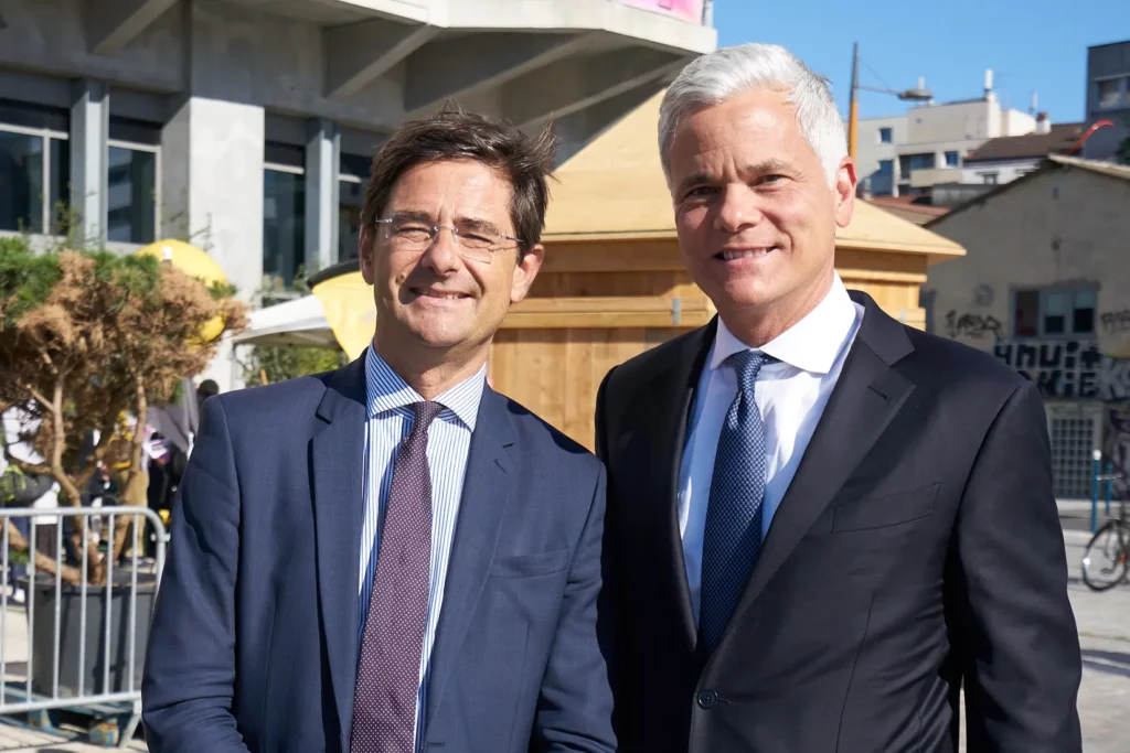 Portrait corporate de Douglas B. Petno (JPMorgan) et Nicolas Dufourcq (Bpifrance)