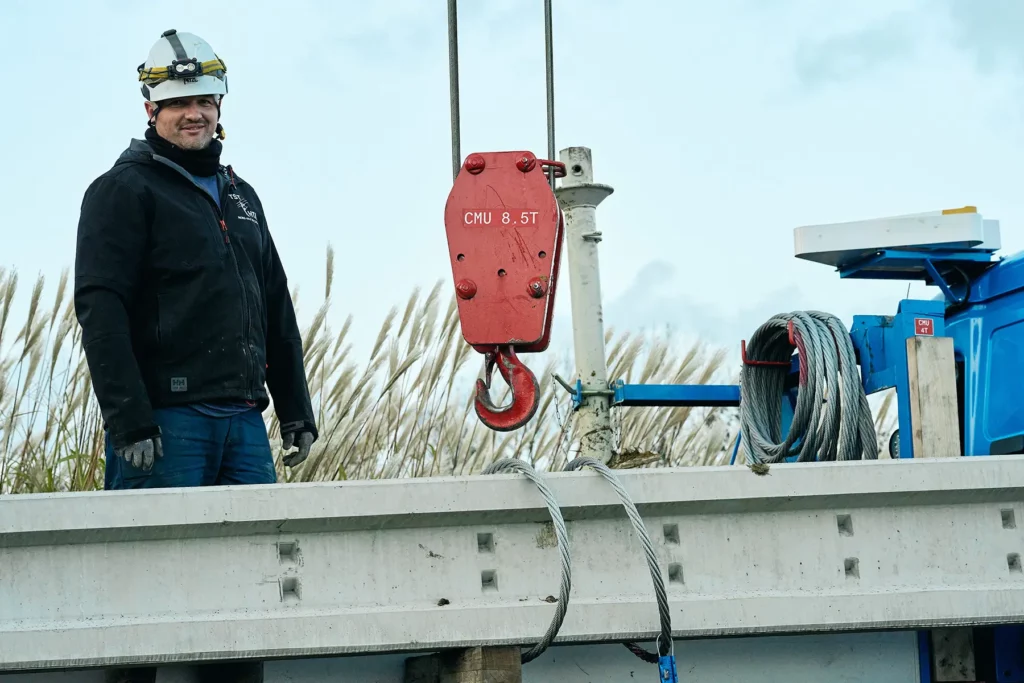 Intervention d'urgence des équipes Enedis suite à la tempête Ciaran, travaux sur lignes haute tension